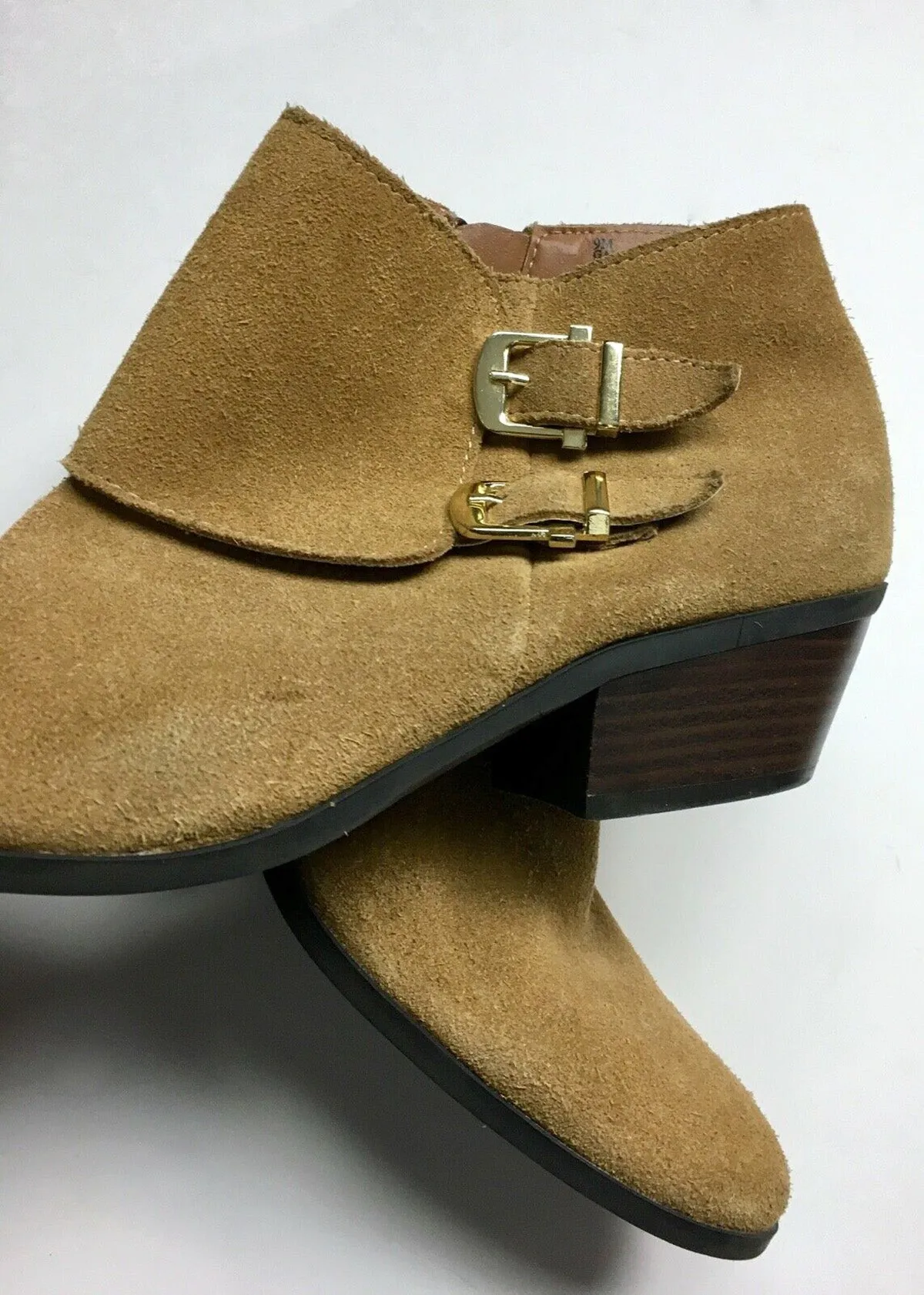 Apri Size 9 Tan Suede Ankle Boots