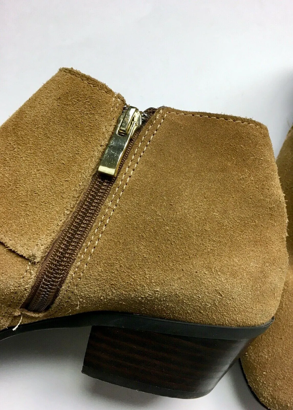 Apri Size 9 Tan Suede Ankle Boots