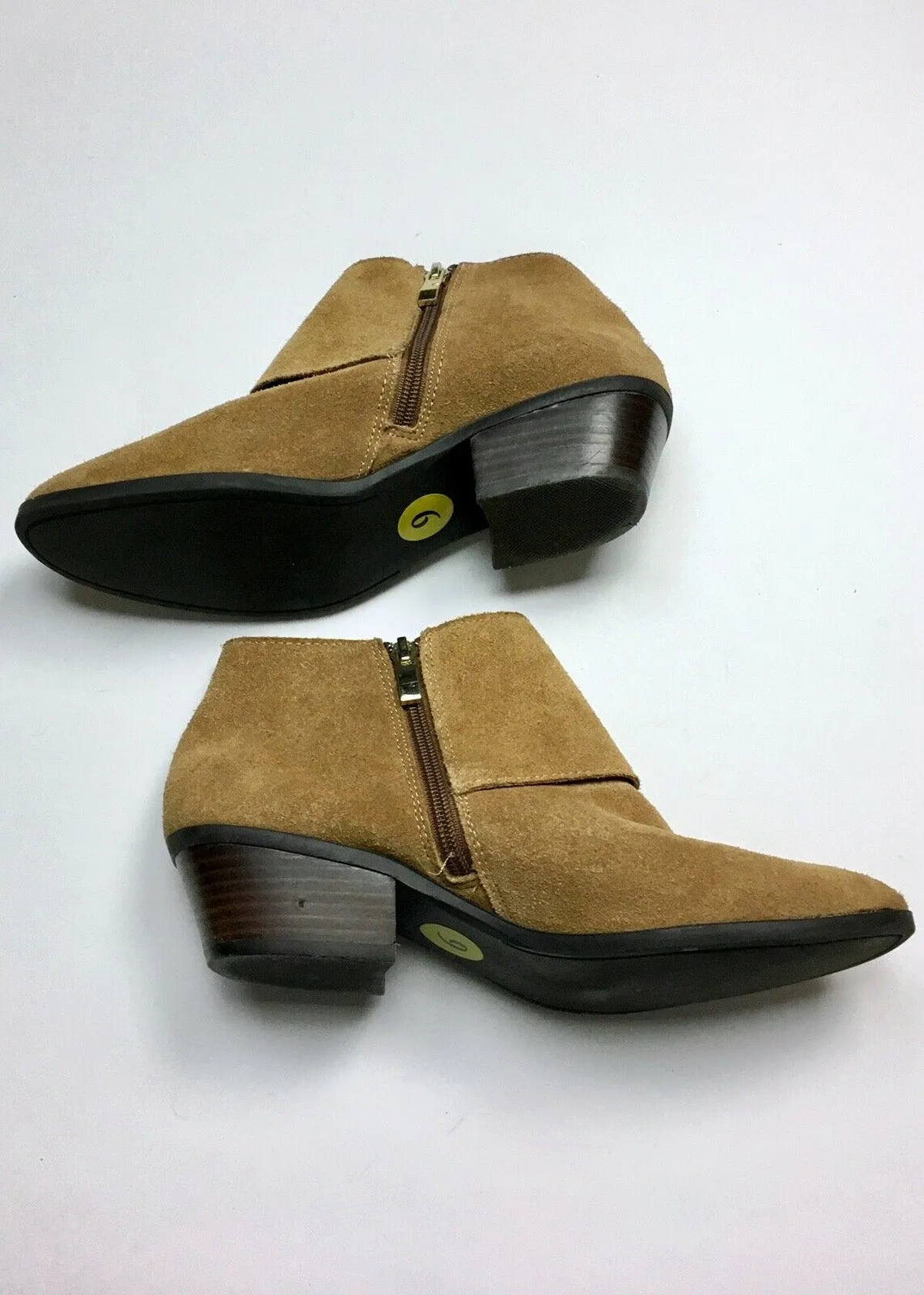 Apri Size 9 Tan Suede Ankle Boots